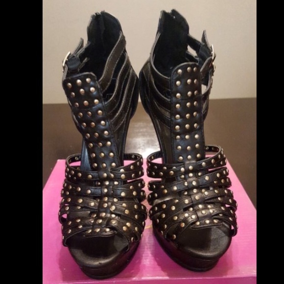 ❌SOLD!❌Heels - Picture 1 of 3